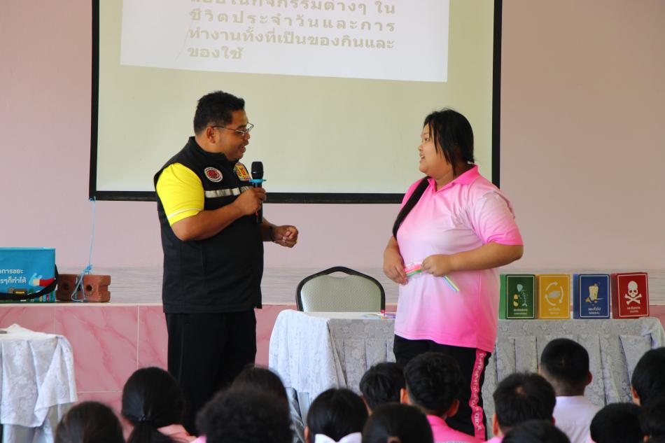 กิจกรรมให้ความรู้เกี่ยวกับการขัดแยกขยะตามหลัก 3 Rs (โรงเรียนตกพรมวิทยาคาร)